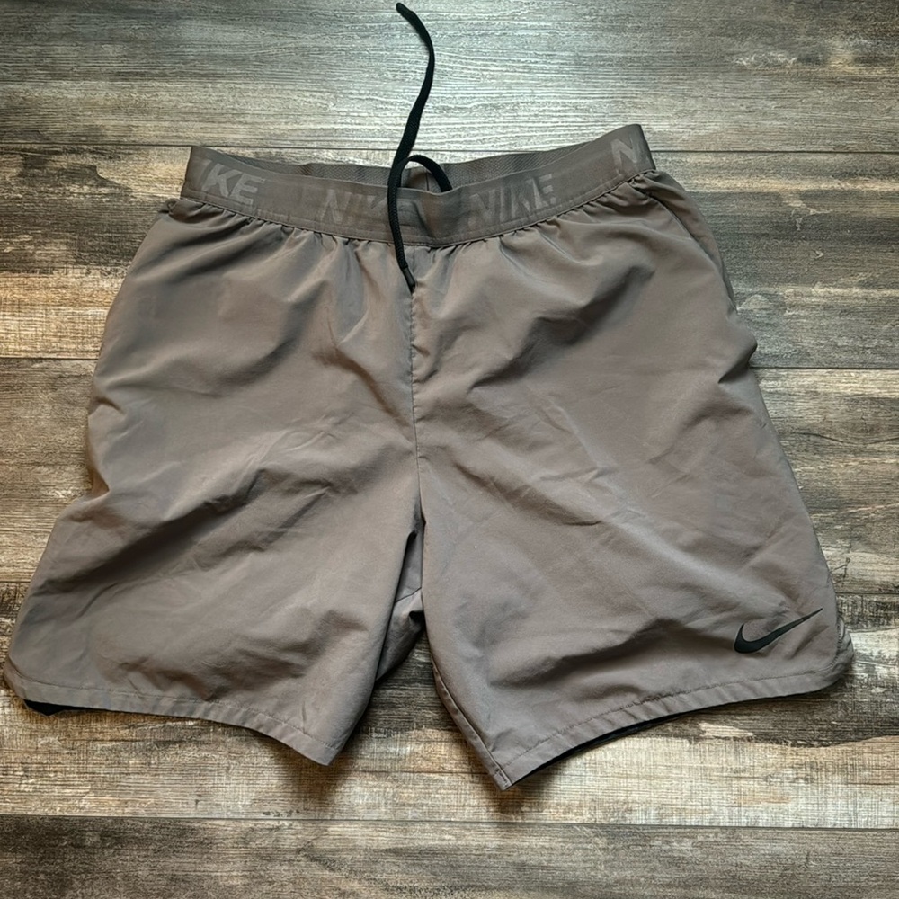 Nike Gym Shorts - Stone - L